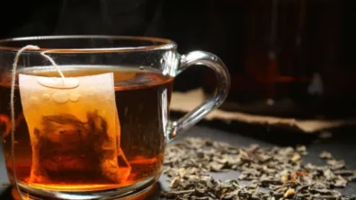 أكياس الشاي تُطلق مليارات الجزيئات البلاستيكية الدقيقة