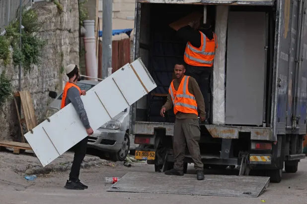 إسرائيل تُخلي 11 عائلة فلسطينية من القدس الشرقية لصالح المستوطنين