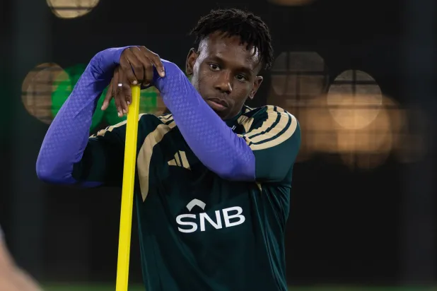 الإصابة تبعد زكريا هوساوي عن معسكر الأخضر