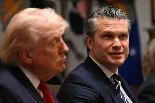 مع اقتراب انتهاء مهلة ترمب… هل الخيار ضربة أخيرة أم تفاوض بالقوة؟