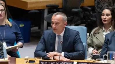 «حماس» غاضبة من ملادينوف: يربط كل شيء بنزع السلاح