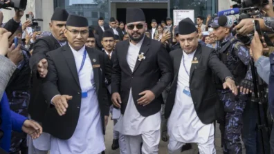 أصغر رئيس وزراء في تاريخ نيبال يؤدي اليمين الدستورية