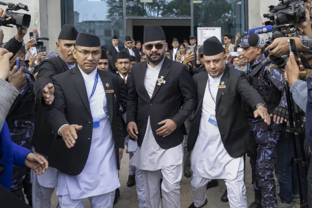 أصغر رئيس وزراء في تاريخ نيبال يؤدي اليمين الدستورية