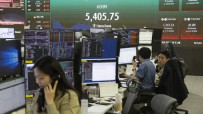 الأسهم الآسيوية تتراجع متأثرة بخسائر «وول ستريت»