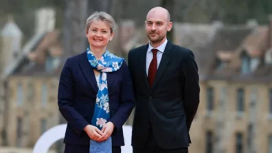 وزيرة الخارجية البريطانية: نشعر بقلق بالغ من العلاقات بين روسيا وإيران