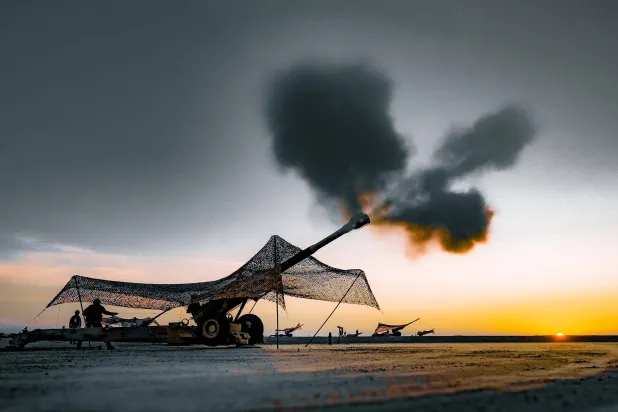 الدفاعات السعودية تتعامل مع 6 «باليستية» و26 «مسيَّرة» في الرياض والشرقية