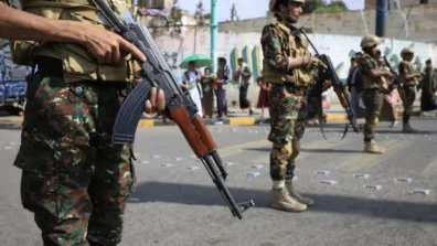 أموال الزكاة والأوقاف تؤجج الصراع بين القادة الحوثيين