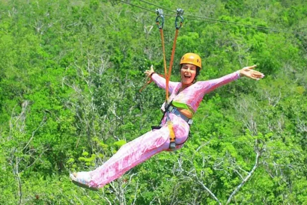 ادّعت العجز وظهرت على أمواج المكسيك… سقوط مزاعم سيدة استولت على الإعانات