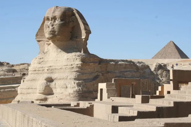 أسرار الجيزة تعود إلى الواجهة: فرضية «أبو الهول الثاني» تثير جدلاً علمياً