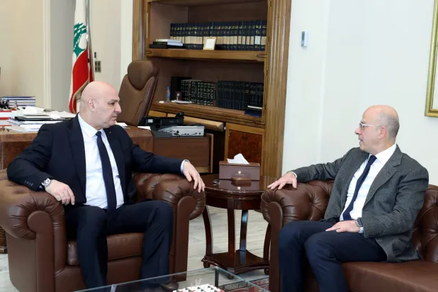 لبنان يتجه لمعالجة أزمة السفير الإيراني بمساعٍ لـ«تنفيس الاحتقان»