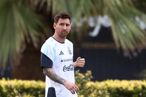 مدرب الأرجنتين: ميسي هو من يحدد قرار مشاركته في المونديال