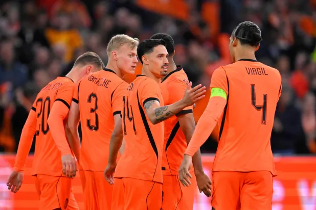 هولندا تحيي ذكرى أسطورتها كرويف بفوز ودي على النرويج