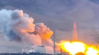 الحرب تمتد إلى المفاعلات والمصانع