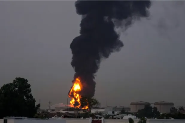 حريقان في الإمارات وإصابة 5 أشخاص إثر هجمات إيرانية