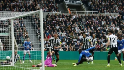 إيدي هاو يواجه أزمة كبيرة في نيوكاسل… ومستقبله على المحك