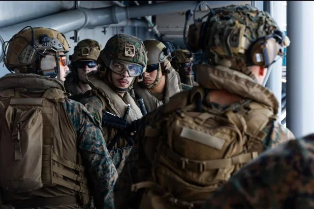 ترمب يعزّز حضوره العسكري في الخليج