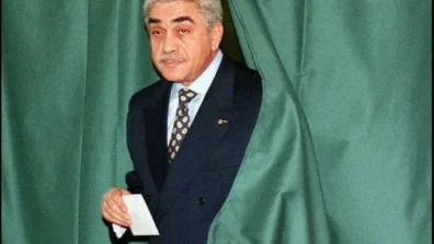 وفاة الرئيس الجزائري الأسبق اليامين زروال