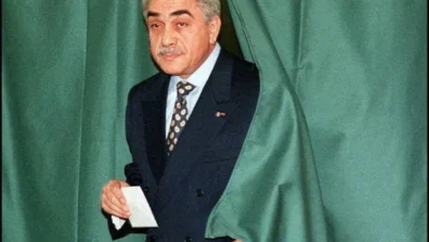 الجزائر تودع اليامين زروال… جنرال المرحلة الانتقالية و«رجل المواجهة مع الإنقاذ»