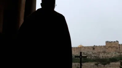 إسرائيل تعرقل طقوس «الفصح» في «كنيسة القيامة»… وإدانات دولية واسعة