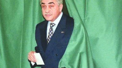 الجزائر تودع جنرال المرحلة الانتقالية