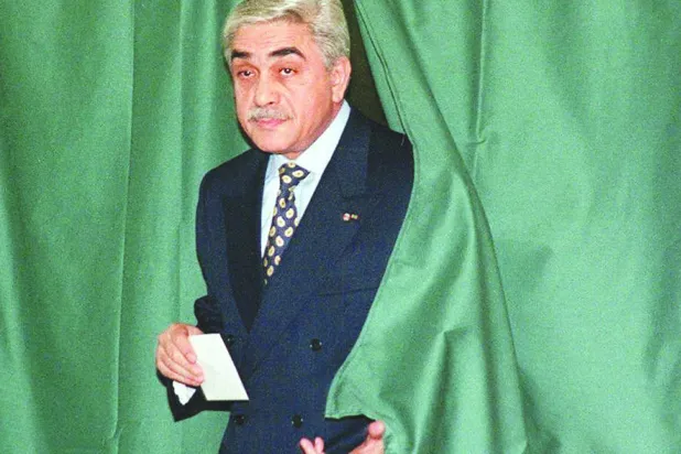 الجزائر تودع جنرال المرحلة الانتقالية