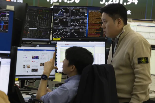 الأسهم الكورية تهبط 3 % والوون يلامس قاع 17 عاماً