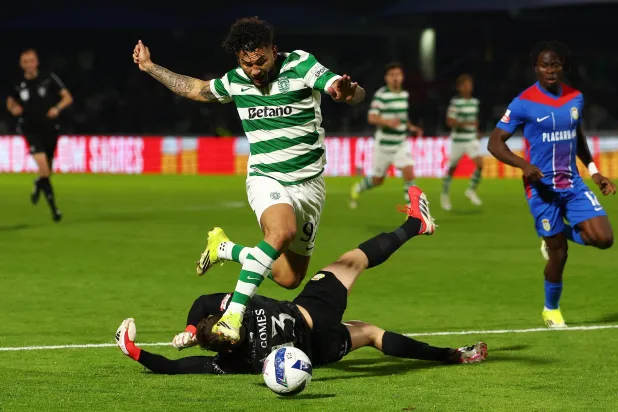 أندية سعودية مهتمة بثنائي لشبونة سواريز وترينكاو