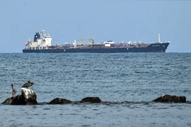 ترمب يسمح لناقلة نفط روسية بالرسو في كوبا «المنتهية»