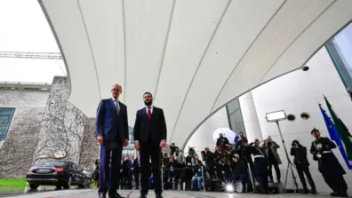 ميرتس يعلن في مؤتمر صحافي مع الشرع سعيه لإعادة 80% من اللاجئين السوريين