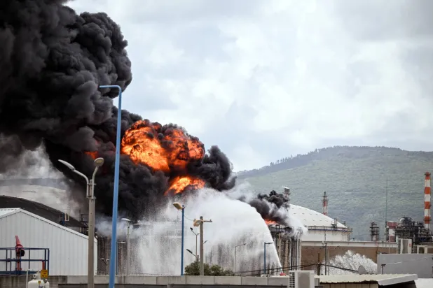 ترمب يلوّح بتدمير «خرج»… وطهران ترفض شروطه