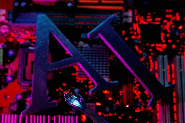 خناق «هرمز» يطارد ثورة الذكاء الاصطناعي بـ«شبح الهيليوم»