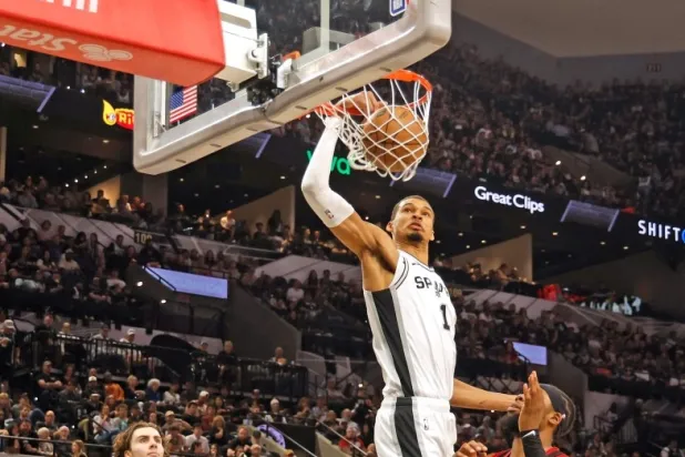 إن بي إيه: ويمبانياما يتألق في فوز سبيرز على بولز