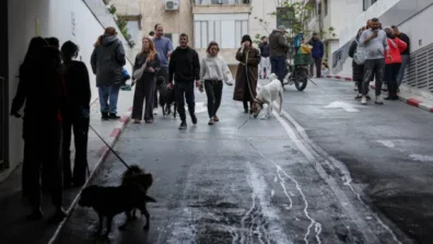 جرحى بعد هجوم صاروخ إيراني على منطقة تل أبيب