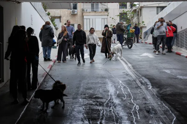 جرحى بعد هجوم صاروخ إيراني على منطقة تل أبيب