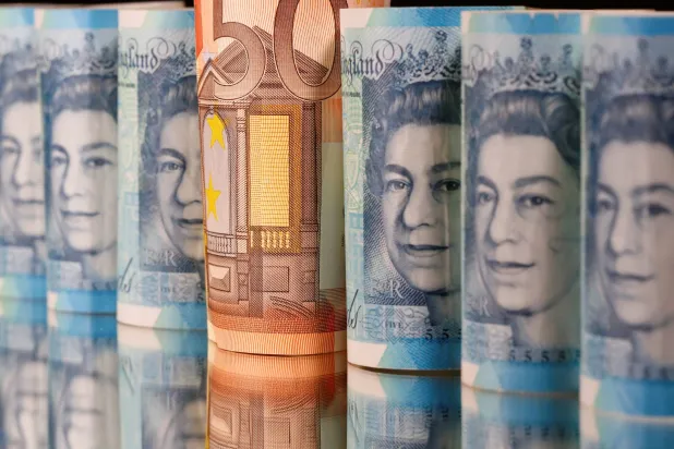 قفزة نوعية للإسترليني… الأداء الأفضل مقابل اليورو منذ أكثر من عام