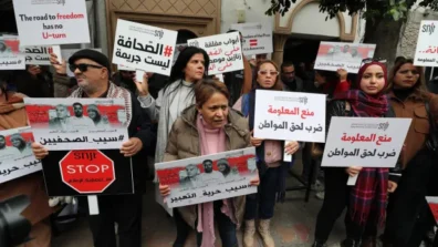 تونس: نقابة الصحافيين تدين استهداف الإعلاميين بعد الحكم بسجن صحافي عامين
