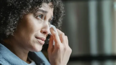 «دموع الفرح»…ما هي؟ وما فوائدها النفسية؟