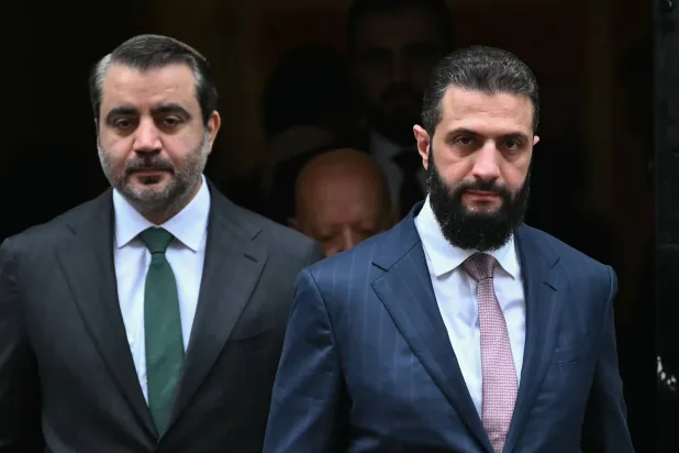 الشرع يلتقي الملك تشارلز وستارمر خلال زيارته بريطانيا