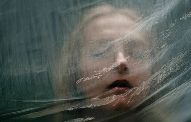 حين يبدأ الخوف بالتراجع… هل يكسر الوعي دائرة الصمت؟