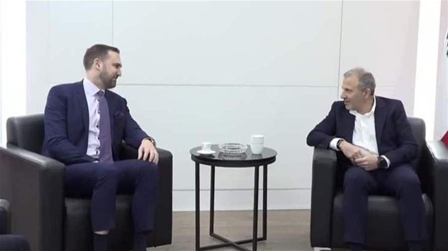 جنبلاط وباسيل يبحثان دعم الجيش والوحدة الوطنية وتحييد لبنان عن صراعات المنطقة