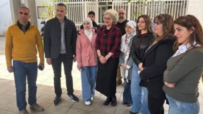 كرامي تتفقد مراكز إيواء النازحين في مدارس بئر حسن وتشيد بالتعاون بين الإدارات والشؤون الاجتماعية