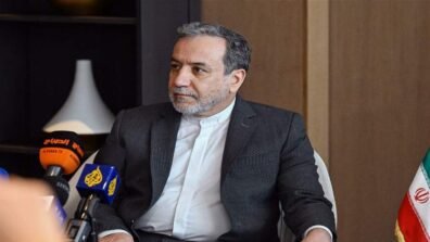 عراقجي يحذر نظيرته البريطانية من "التواطؤ في العدوان" الأميركي الإسرائيلي على إيران