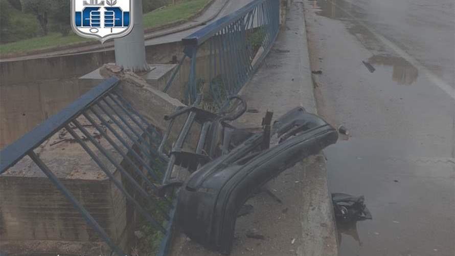 قوى الأمن: توخي الحذر على المسلك الغربي لجسر الكازينو باتّجاه بيروت بسبب تصدّع أعمدة الباطون والواقي الحديدي