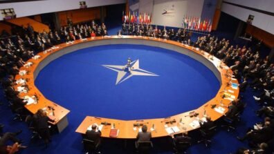 مسؤول عسكريّ في الناتو: على الحلفاء إعادة النظر في مسائل الدفاع