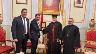 رئيس بلدية جونية يلتقي بطريرك السريان الكاثوليك ويؤكد التمسك بجذور لبنان وخدمة الوطن