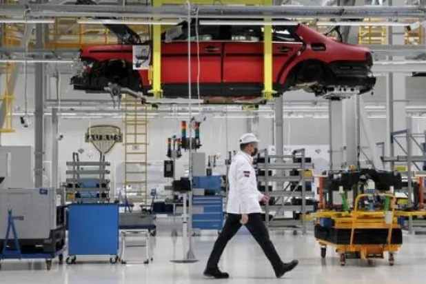 انكماش قطاع التصنيع الروسي بأسرع وتيرة منذ بداية العام في مارس