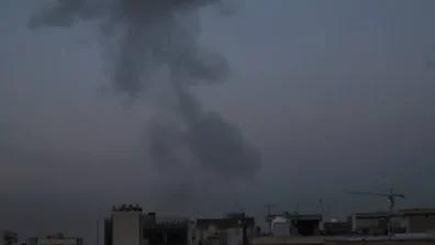 إسرائيل تشن ضربات واسعة على طهران… وتعترض صواريخ من إيران واليمن