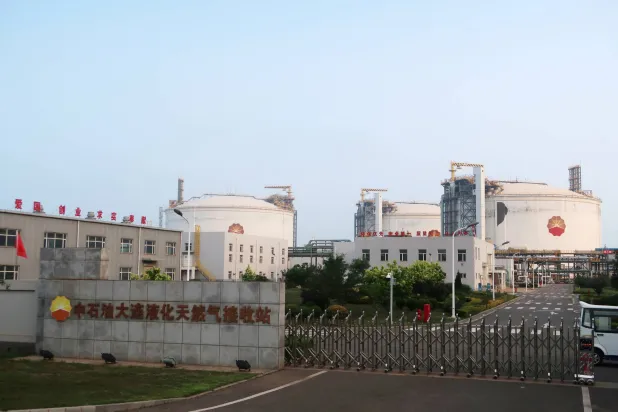 الصين تعيد بيع كميات قياسية من الغاز المسال