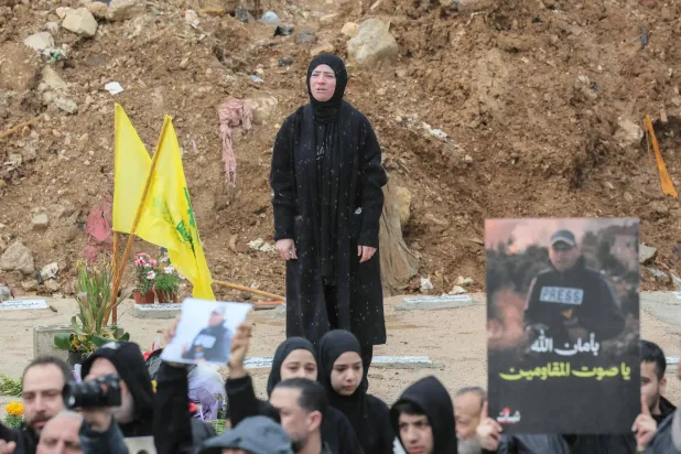 رسالة خامنئي إلى قاسم: تأكيد المؤكد وإعلان سياسي للداخل والخارج