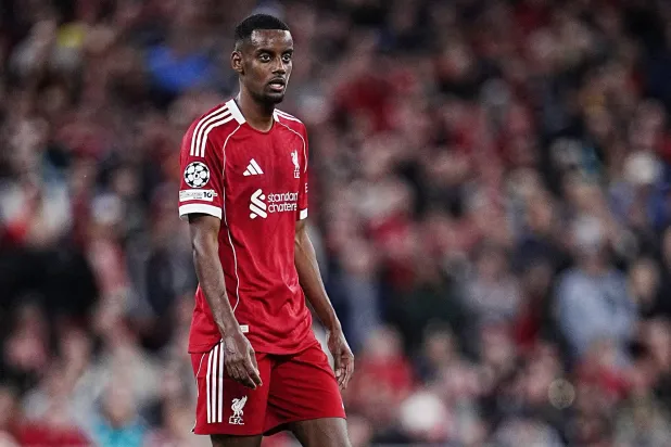 إيزاك يفاجئ ليفربول و«السويد» بالعودة إلى التدريبات